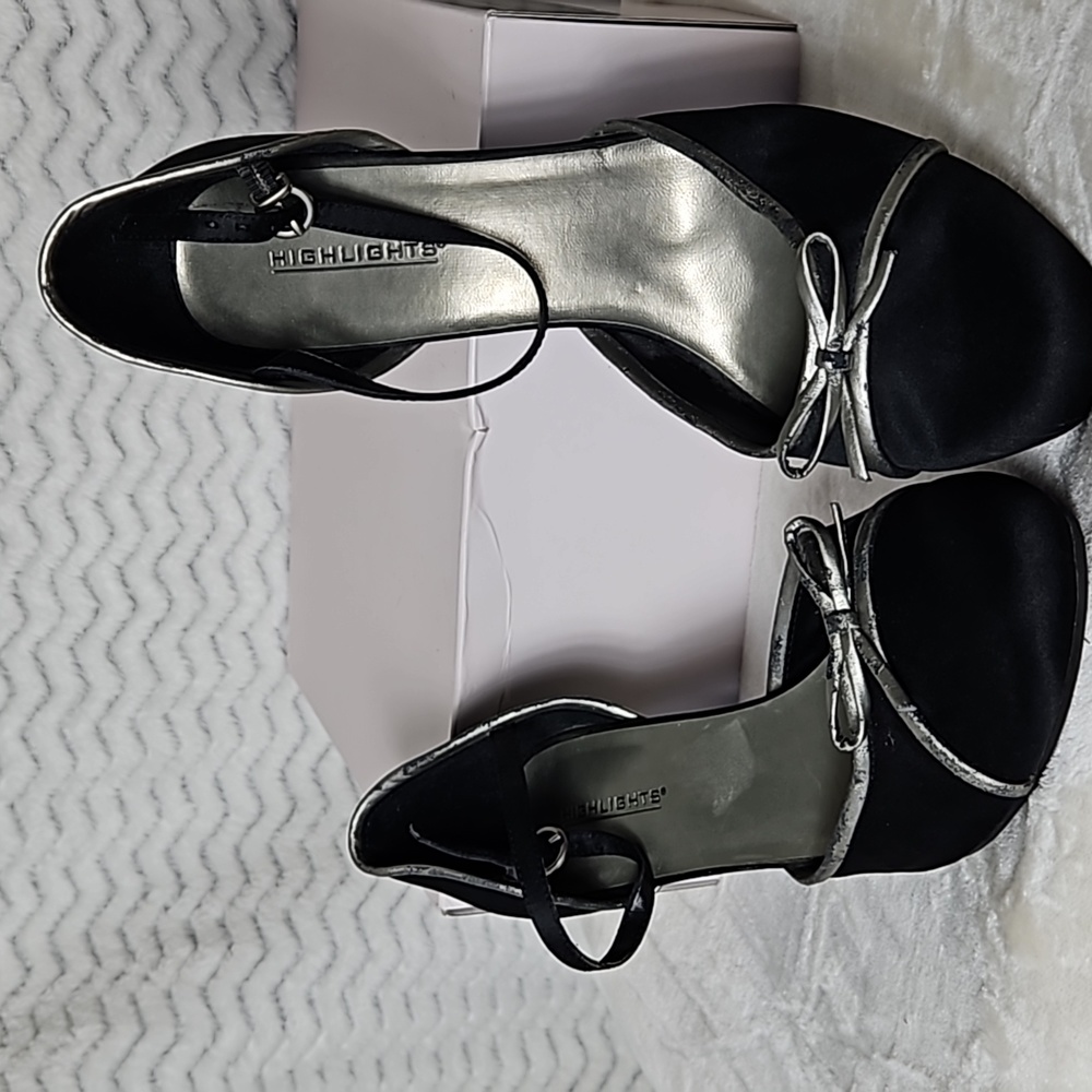 Highlights womens black and silver high-heeled shoes. size 10W.
